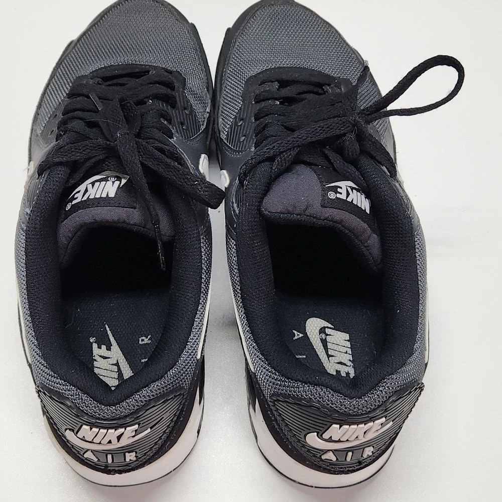 Nike Air Max 90 Men’s Sz 10 Low Top Lace-Up Sneakers Black/White/Gray CN8490-002